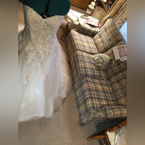 Wedding dress - Picture 7 of 16